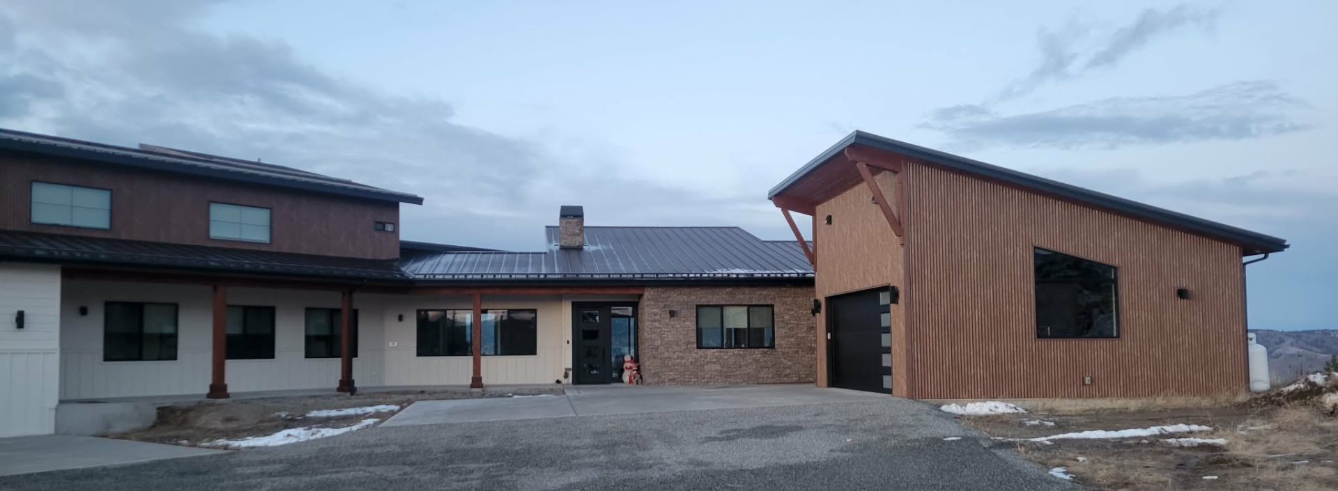 New standing seam metal roof on a Wenatchee home installed by Empire Roofing Systems